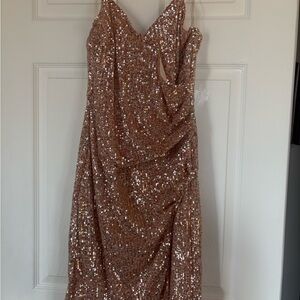 Elegant Sequin Dress in Gold